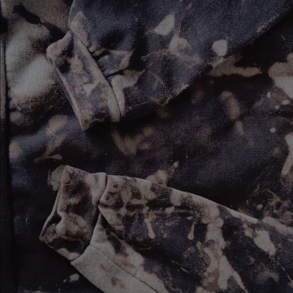 Tie Dye Crew Neck - Picture 3 of 5